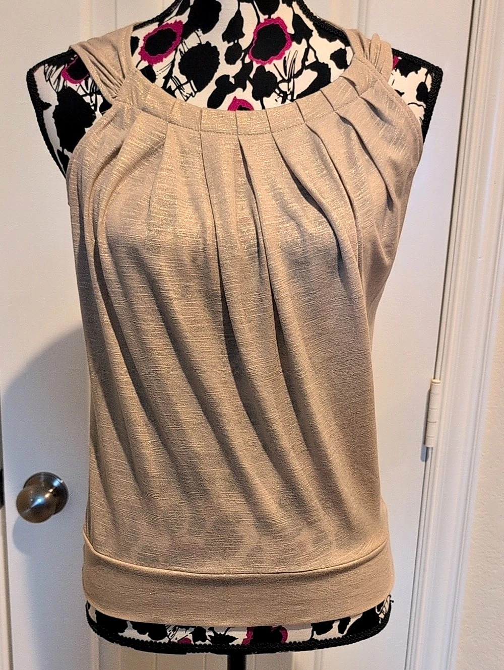 New York And Company Sleeveless Pleated Top in Beige With Gold Shimmer Size XS